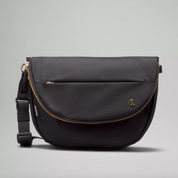 NEW Lululemon All Night Festival Crossbody Belt Bag 5L - Black/Gold - Picture 1 of 4